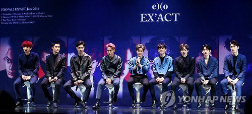 작년 12월 난징 공연 잠정 연기된 엑소 [연합뉴스 자료사진]